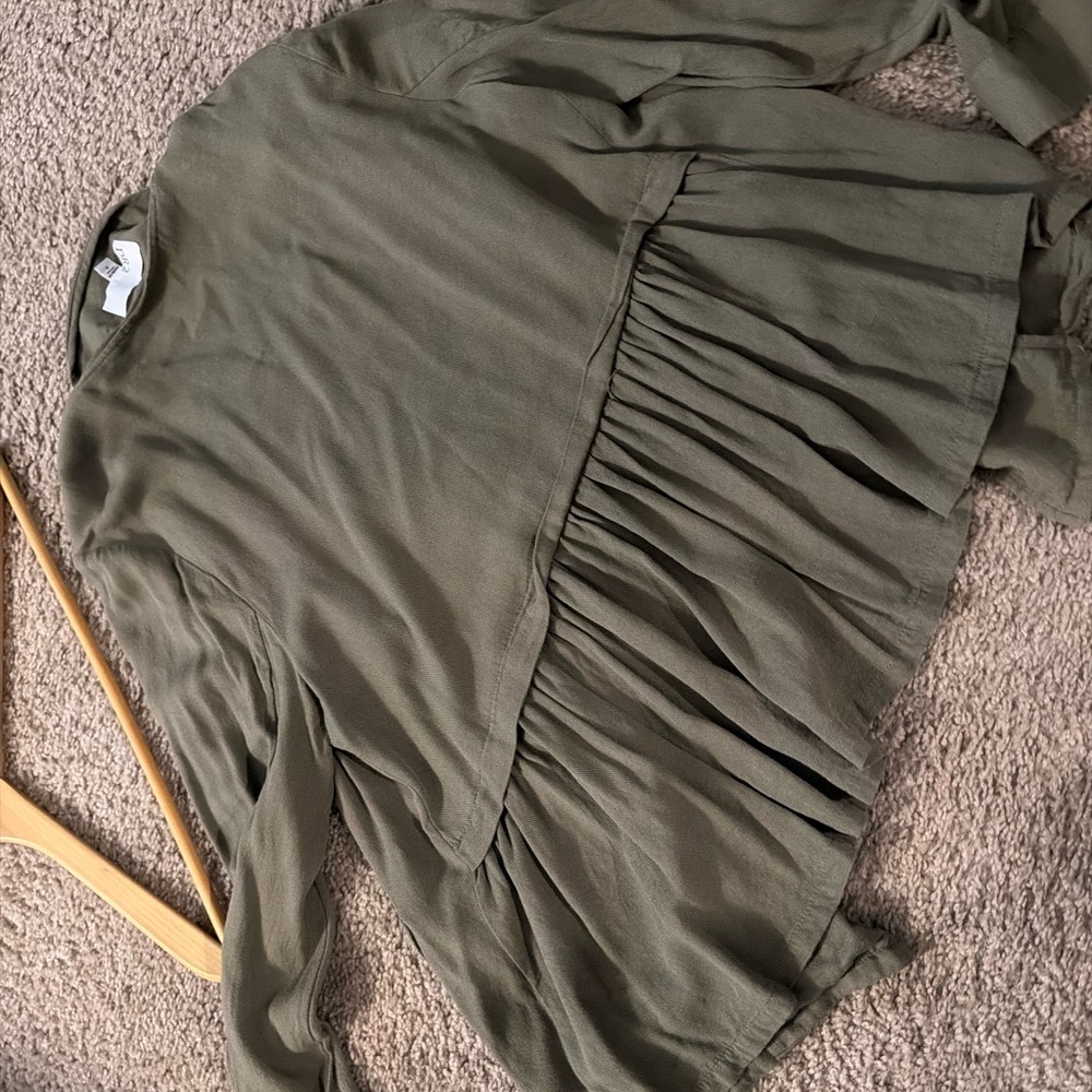 DR2 Women's Light Weight Jacket in Olive Green with Ruffle Back - Picture 5 of 8